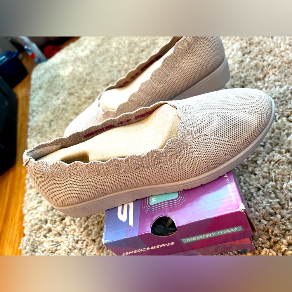 Skechers GO WALK Joy Women’s Slip-On Shoes Taupe Size 7.5 New in Box